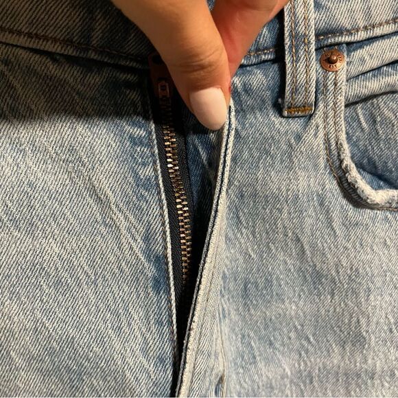 Abercrombie & Fitch 90’s Straight Ultra High Rise Distressed Jeans Size 2 (26)S - Picture 5 of 6